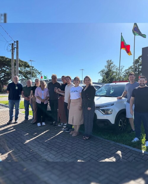 A Prefeitura recebeu dois veículos Citroën C3 zero quilômetros